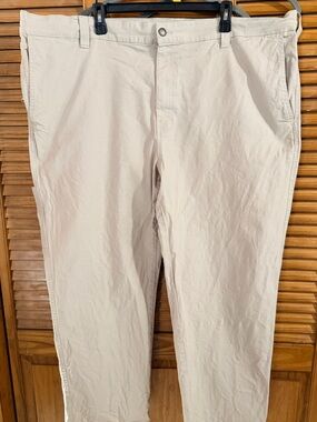 48” waist Columbia Men's Khaki Chino Pants in Light Tan